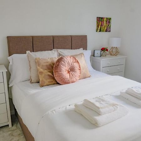 Modern & Artistic Design Humphreys Lodge - Sleep 6 CBG Eksteriør billede
