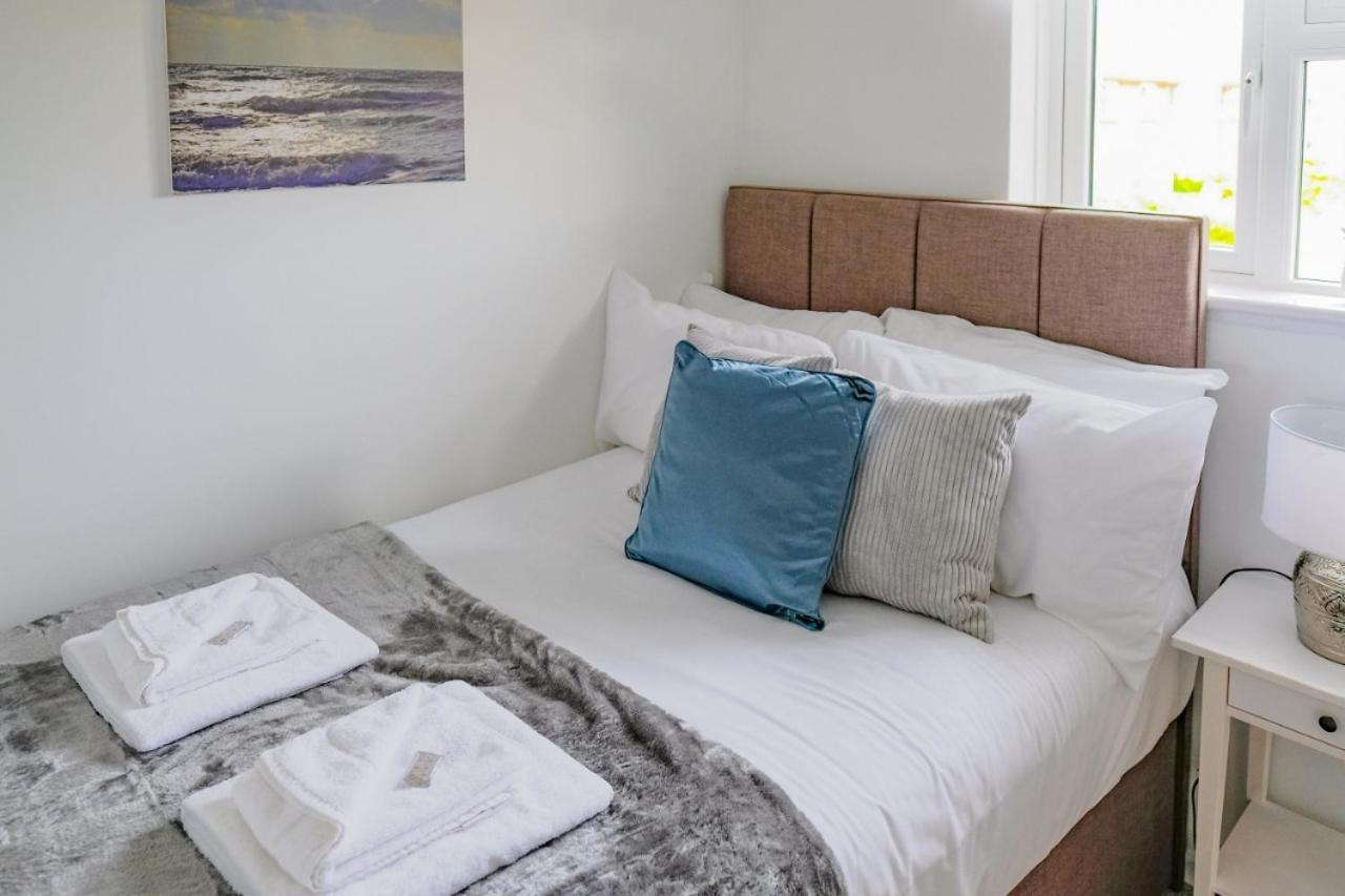 Modern & Artistic Design Humphreys Lodge - Sleep 6 CBG Eksteriør billede